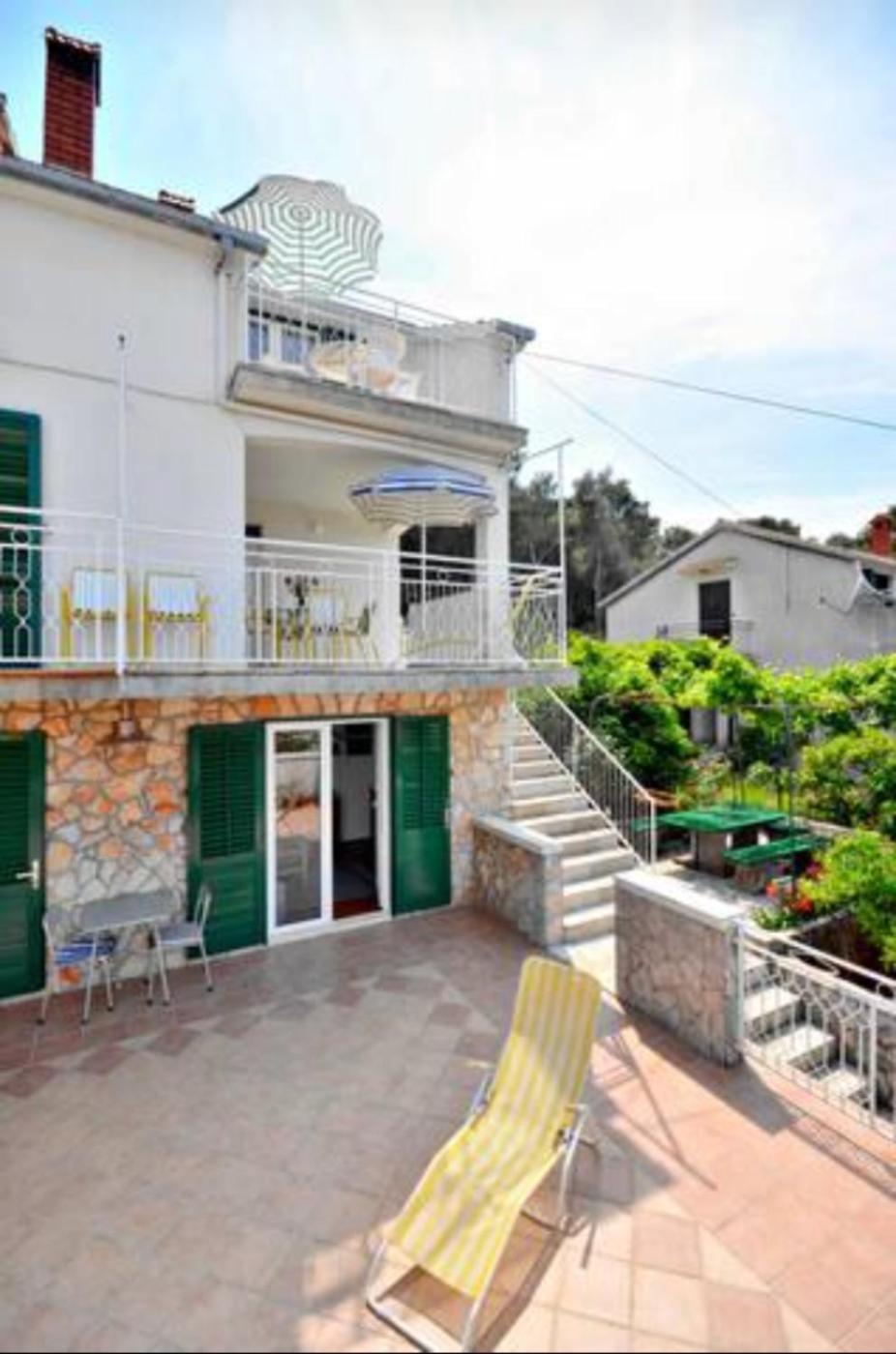 Apartment Bozikovic - Jelsa - Vitarnja エクステリア 写真