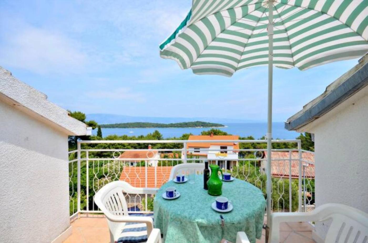 Apartment Bozikovic - Jelsa - Vitarnja エクステリア 写真