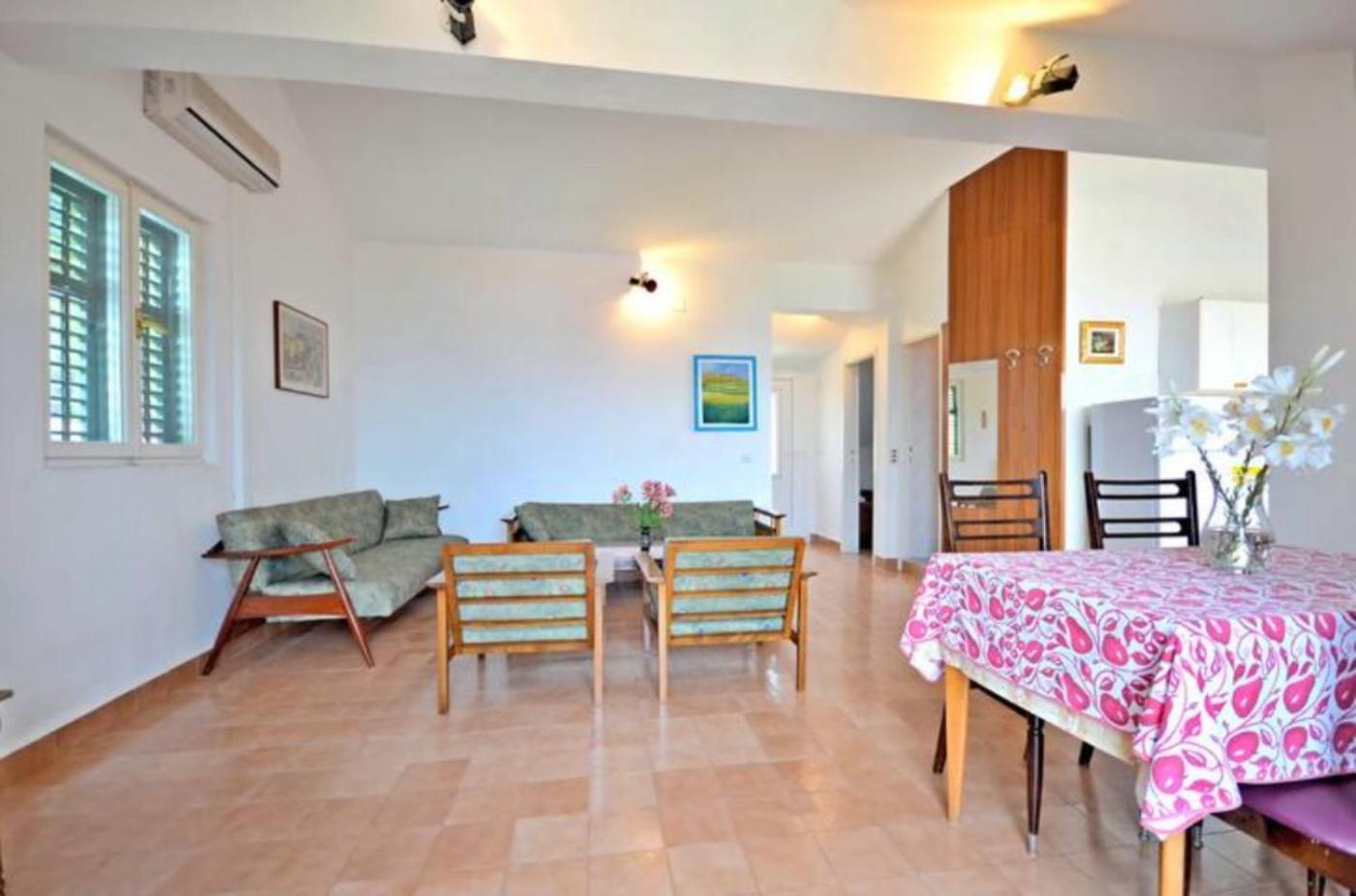 Apartment Bozikovic - Jelsa - Vitarnja エクステリア 写真