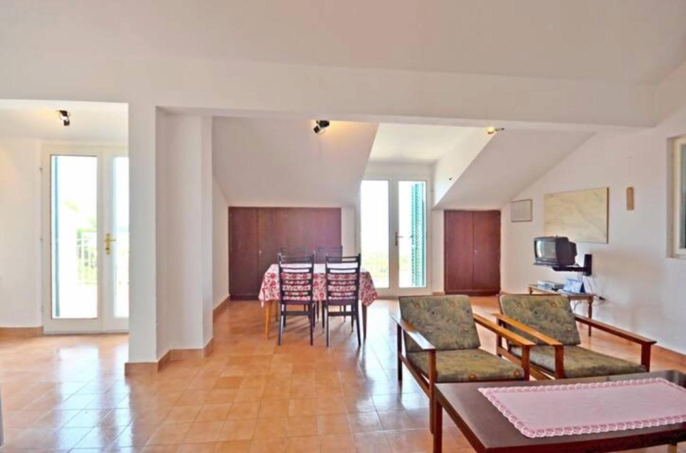 Apartment Bozikovic - Jelsa - Vitarnja エクステリア 写真