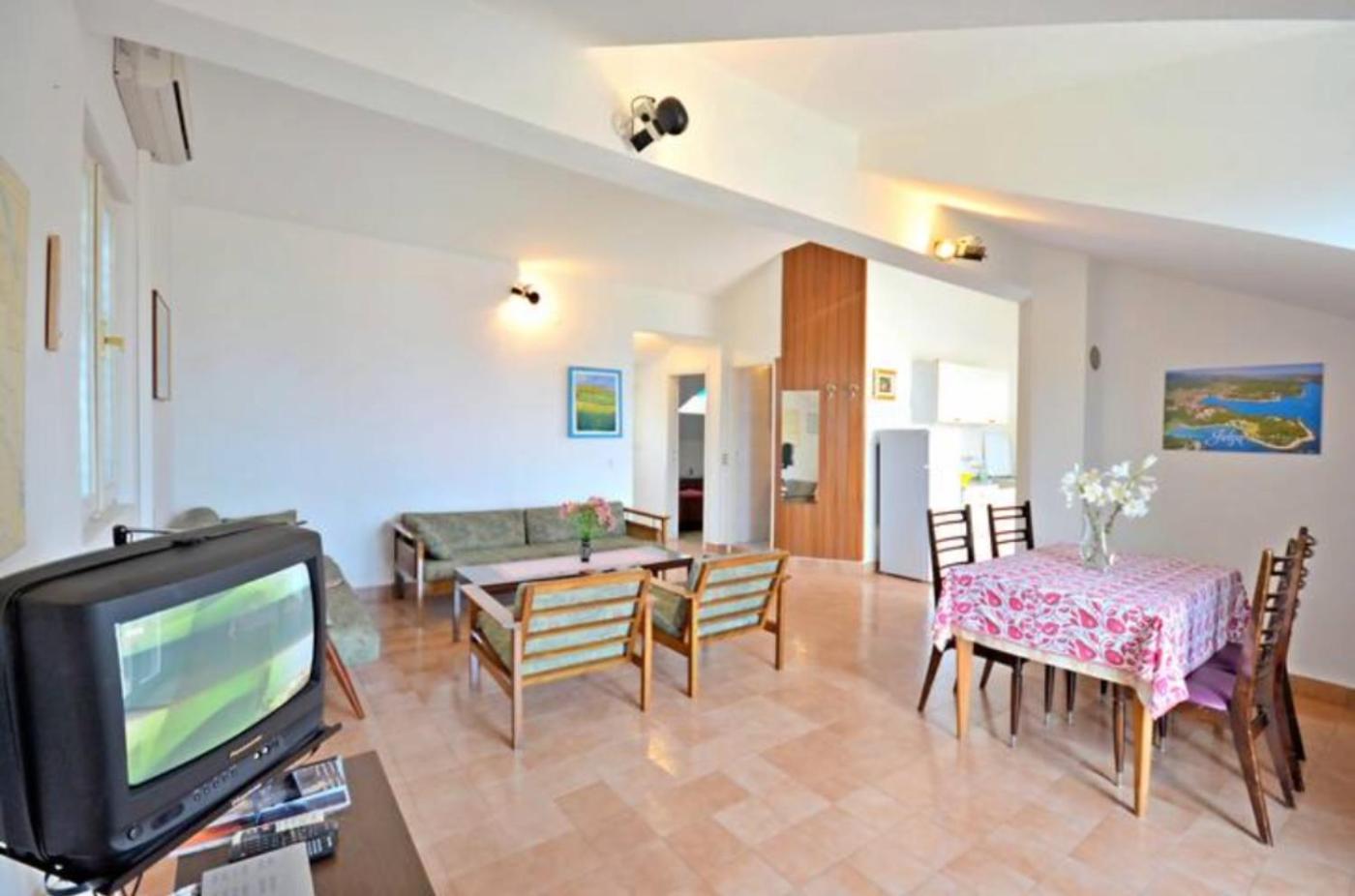 Apartment Bozikovic - Jelsa - Vitarnja エクステリア 写真