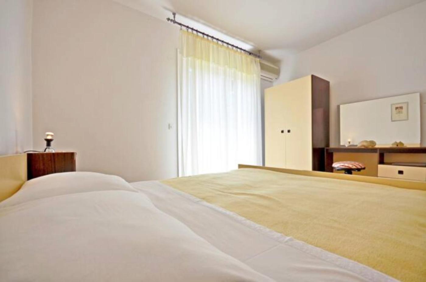 Apartment Bozikovic - Jelsa - Vitarnja エクステリア 写真