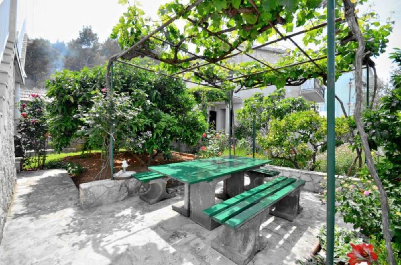 Apartment Bozikovic - Jelsa - Vitarnja エクステリア 写真