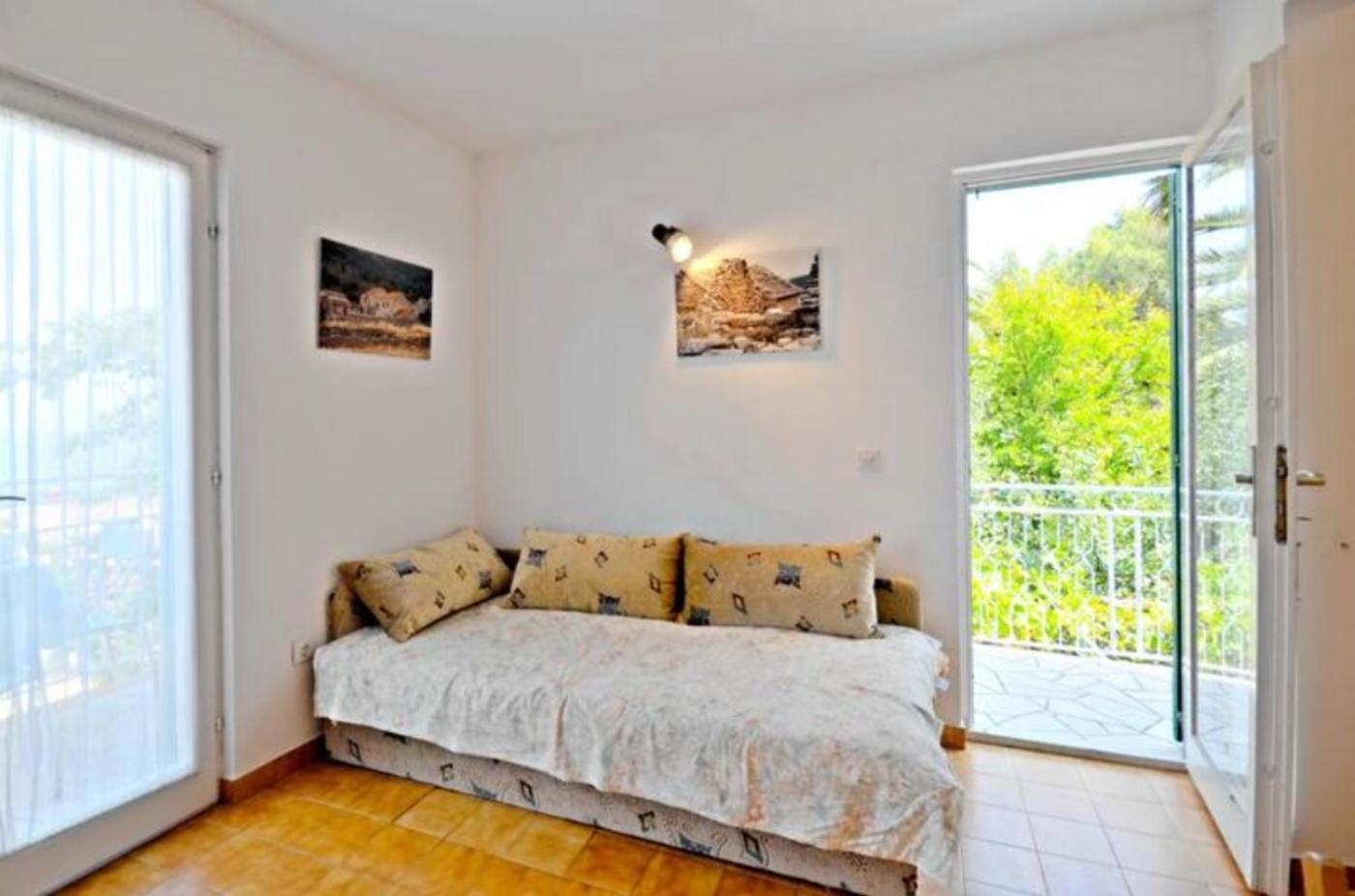 Apartment Bozikovic - Jelsa - Vitarnja エクステリア 写真