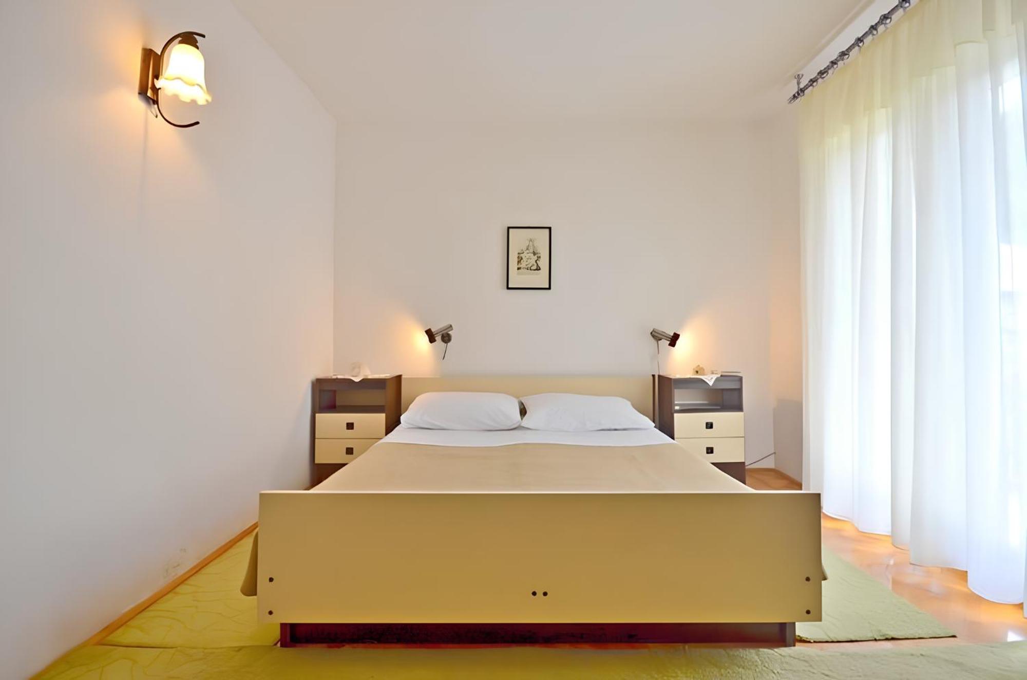 Apartment Bozikovic - Jelsa - Vitarnja エクステリア 写真